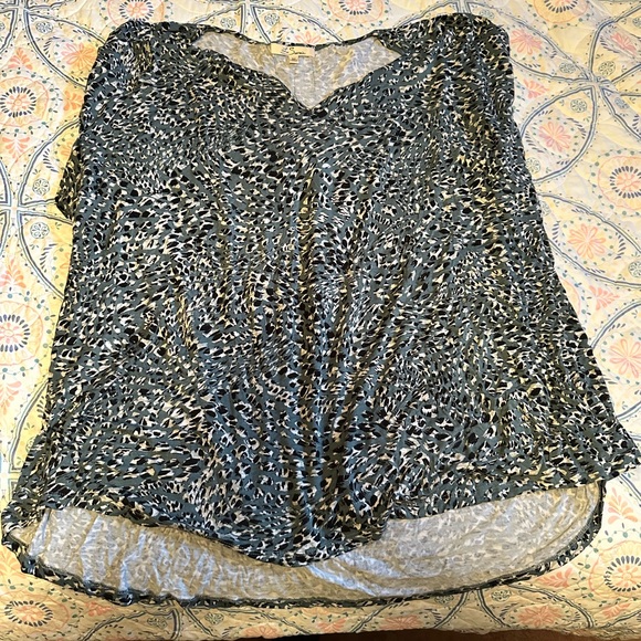 Les Serein Tops - Chic Leopard Print Blouse